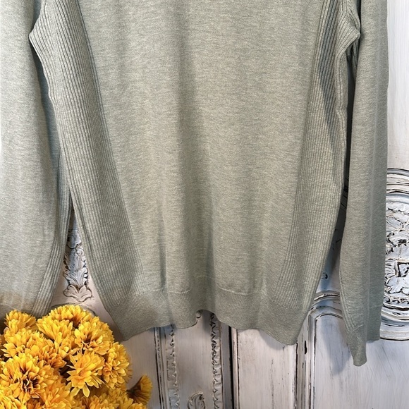 Men’s AWEARNESS By Kenneth Cole Slim Fit V Neck Long Sleeve Lightweight Sweater - Picture 3 of 8